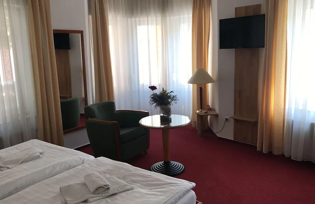 Hotel-Nachtwächter-1